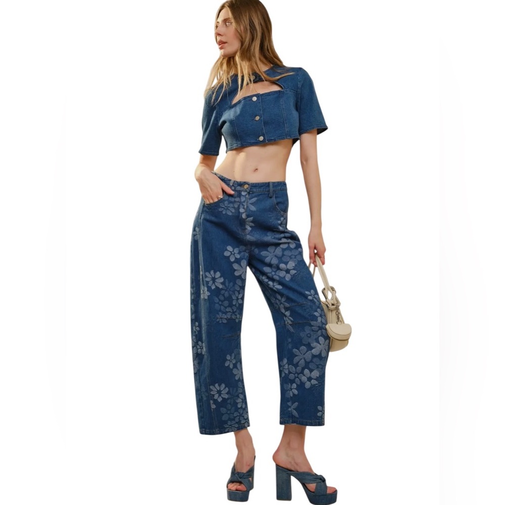 NEW blue b Medium Light Wash Floral Print Jacquard Barrel Good Luck Denim Jeans